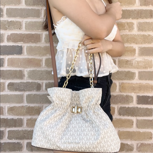 NWT Michael Kors Large Clutch Shoulde Chain Crossbody Bag MK❤️Gaby’sBags - Picture 2 of 5